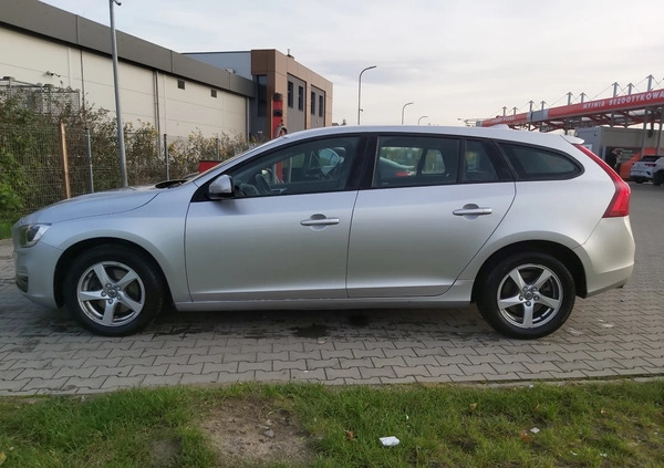 Volvo V60 cena 55000 przebieg: 64417, rok produkcji 2017 z Turek małe 154